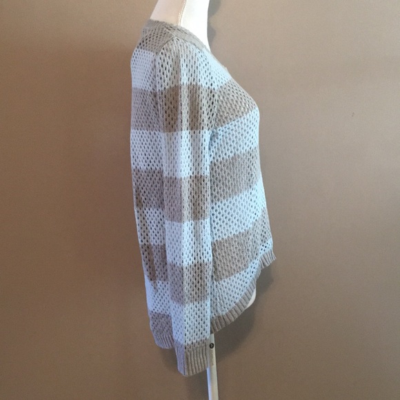 OLIVE & OAK High/Low Split Back Sweater Top NWT - Picture 3 of 8